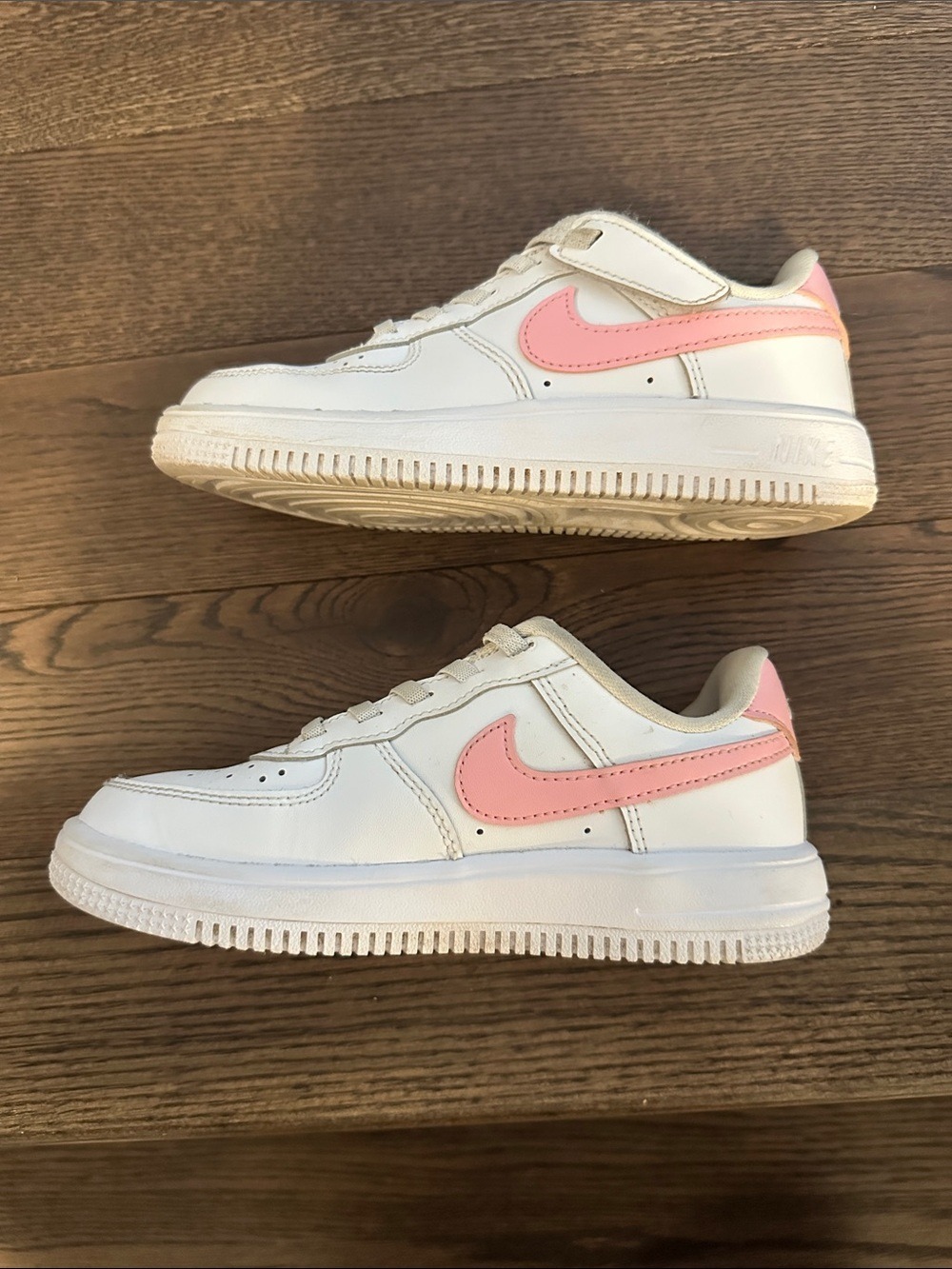 Nike Force 1 Low EasyOn Little Girls Sneaker with Velcro Closure - Picture 7 of 10